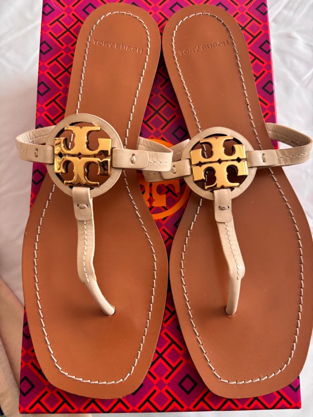 Tory Burch Mini Miller Leather Thong Sandals with Gold Logo. Dulce de Leche. - Picture 3 of 11